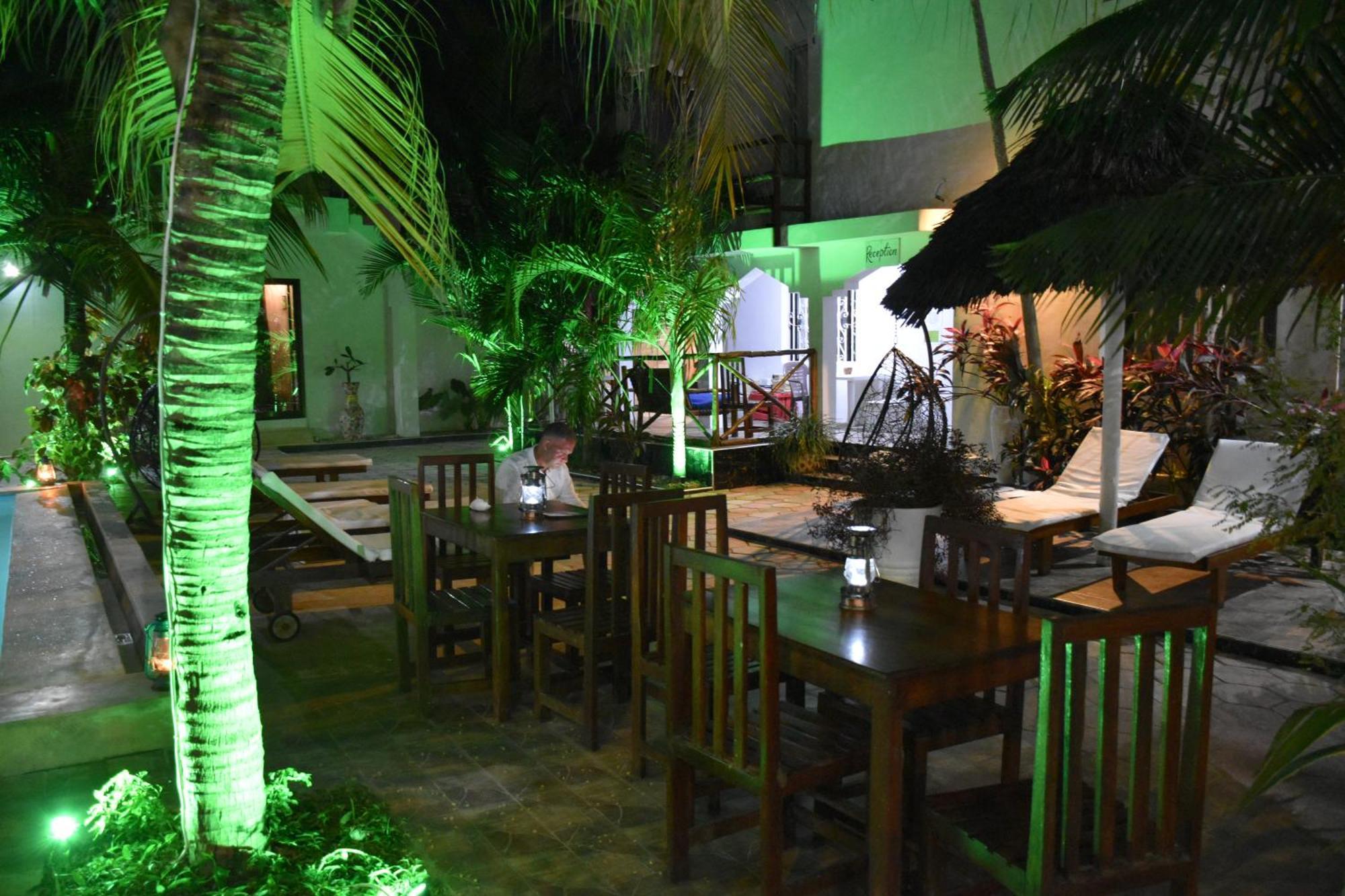 פאג'ה Cezere The Palm Hotel מראה חיצוני תמונה